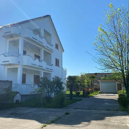 3floor With A Cozy Garden Shkodër